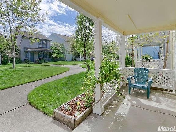 3rd image of 2412 Amapola Dr