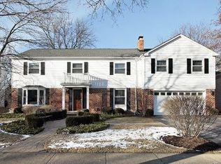 1138 Williamsburg Dr, Northbrook, IL 60062