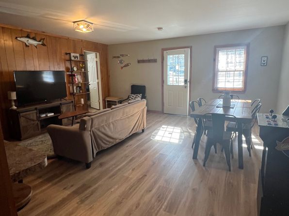 2401 Route 209 APT 104, Sciota, PA 18354