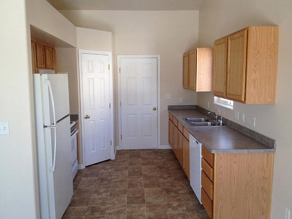 3rd image of 2112 N Boysenberry Dr
