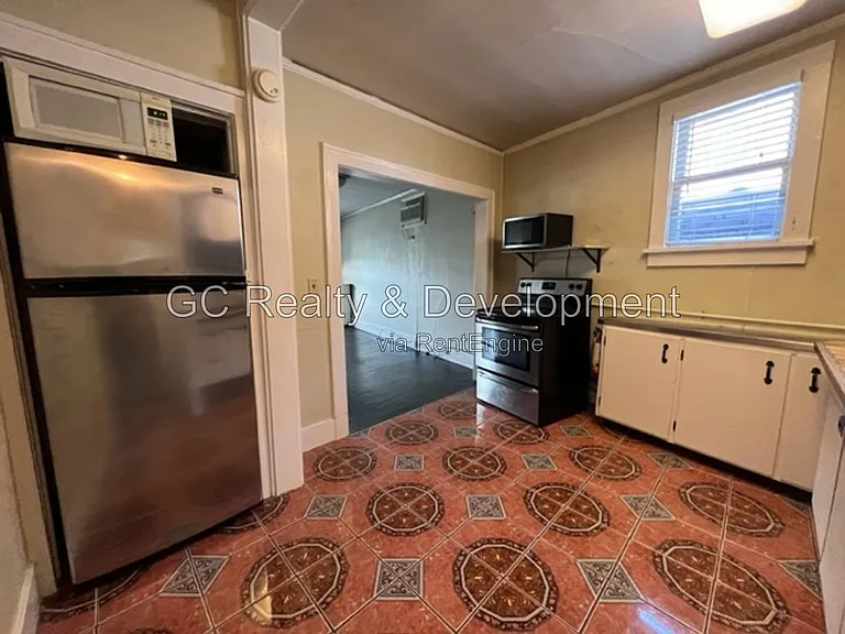 534 Crescent Blvd — Photo 6