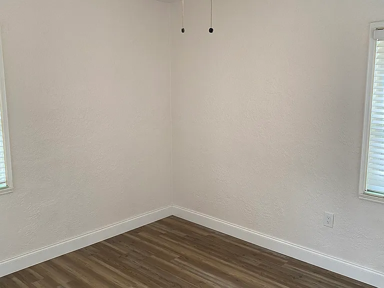 825 Wessex Pl — Photo 10