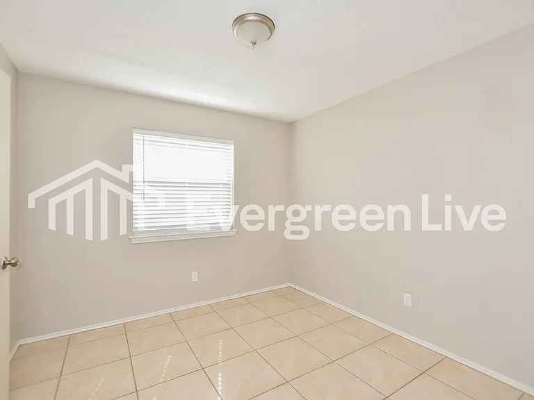 1016 Hunters Glen Dr — Photo 13