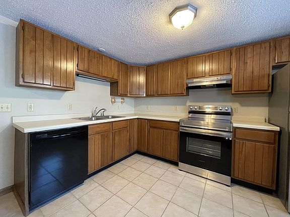 5th image of 600 1st St W