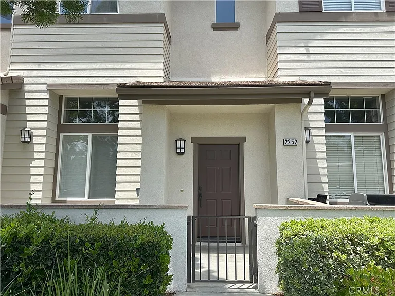 2252 Schlaepfer Dr — Photo 4