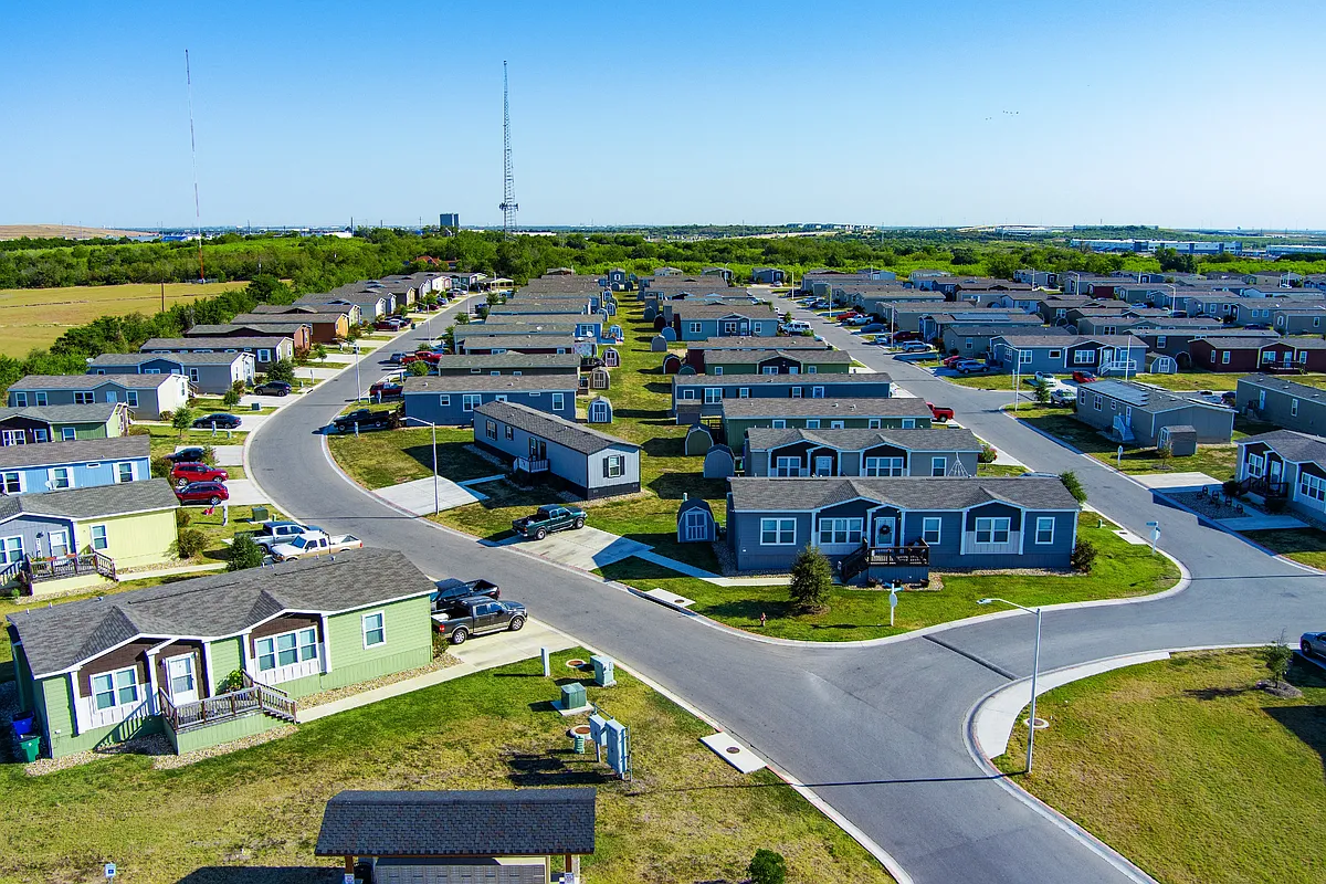 Building Photo - 7601 Daffan Ln