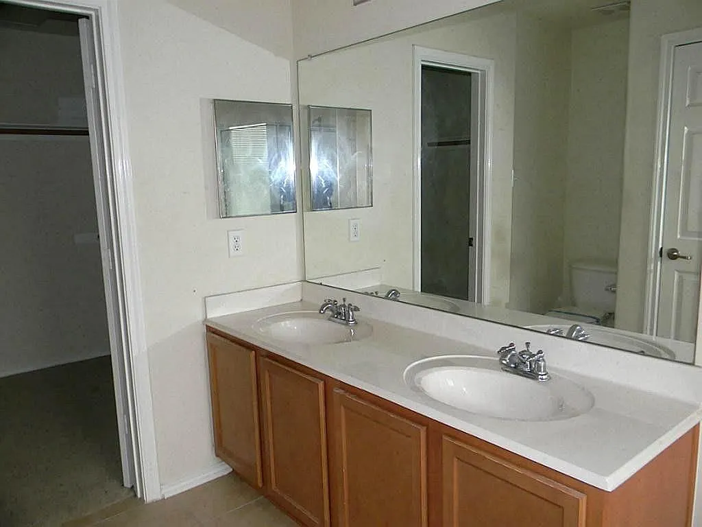 3 bed, 2.5 bath, 1739 sqft, $1,675 — Photo 4