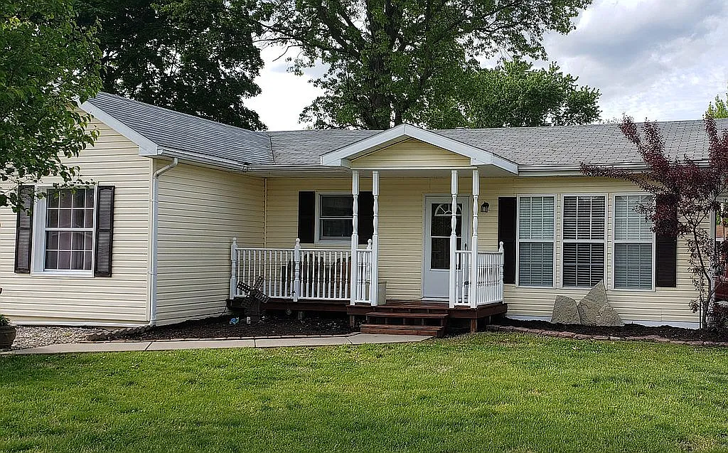 2621 Hemlock Ave photo 1