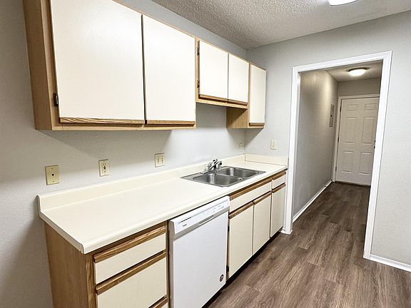 5th image of 5704 Sara St #A