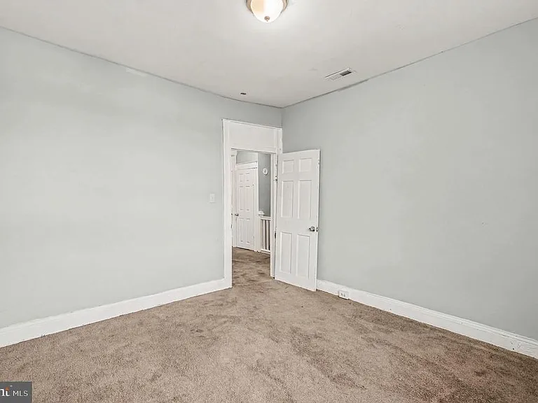 409 N Edgewood St — Photo 16