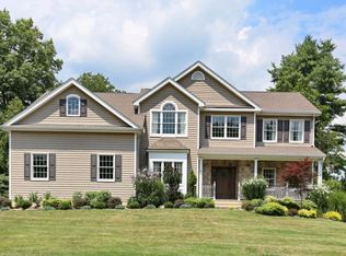 608 Thurnau Dr, River Vale, NJ 07675