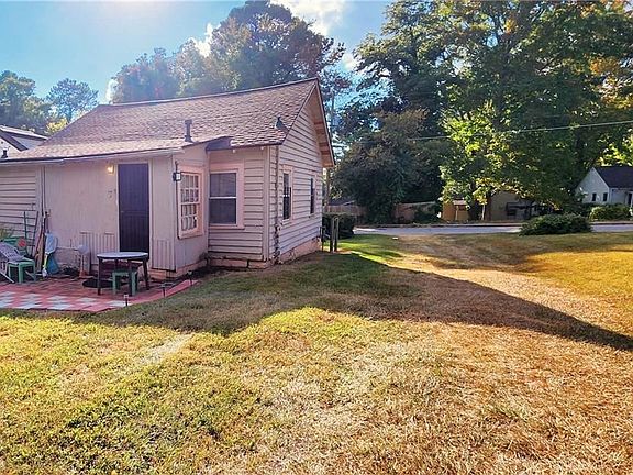 5th image of 2312 Herring Rd SW