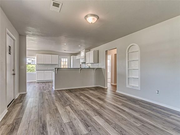 5th image of 1824 NW 40th St