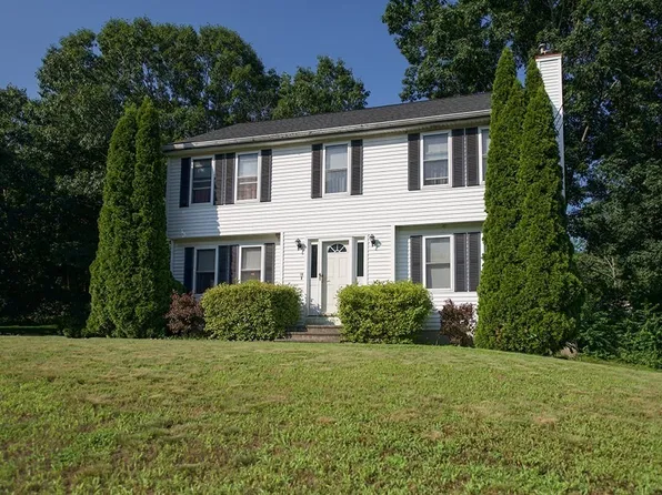 10 Calumet St, Haverhill, MA 01832