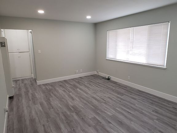 3rd image of 157 N 5th St APT 6
