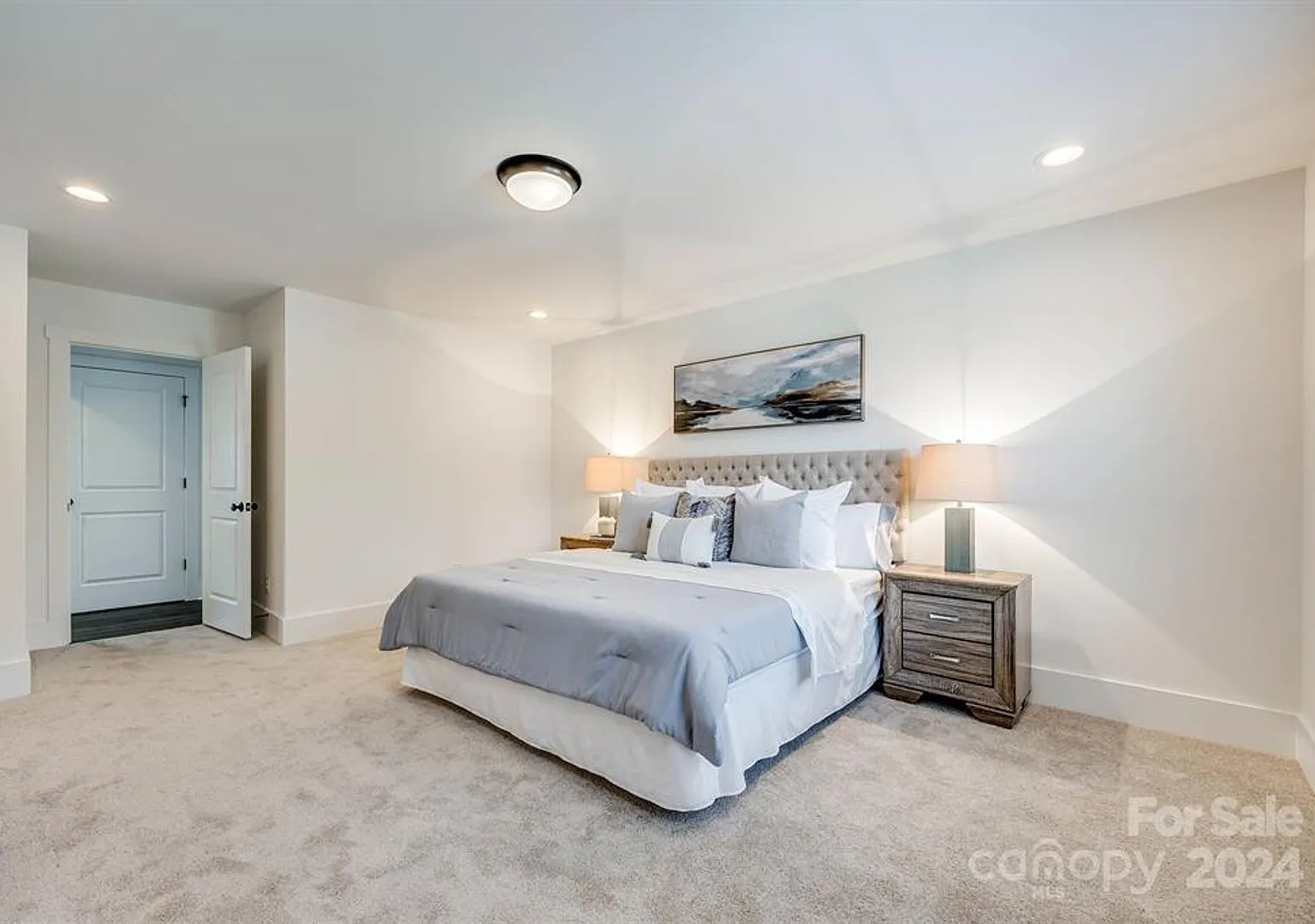 Modern Charlotte Living Gorgeous 3BR + Loft Near Uptown! — Photo 3