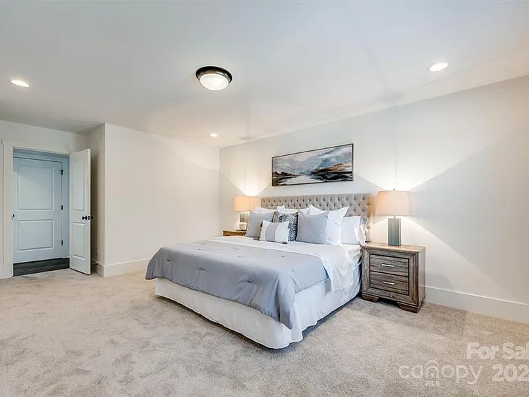 1241 Eastway Dr — Photo 3