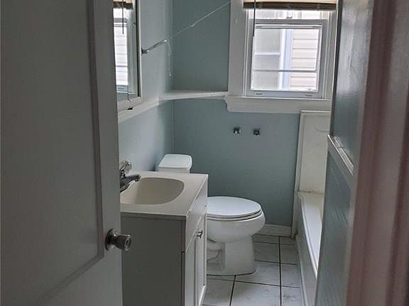 5th image of 2300 Halifax Ave