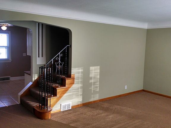 3rd image of 27801 Lake Shore Blvd