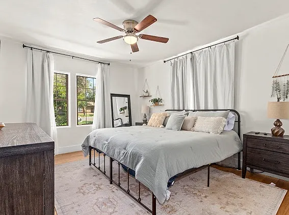 1207 E Minnezona Ave — Photo 4
