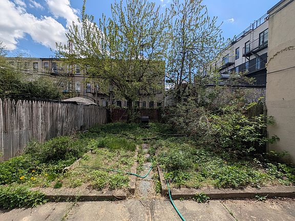3rd image of 189 Stockholm St APT 1L