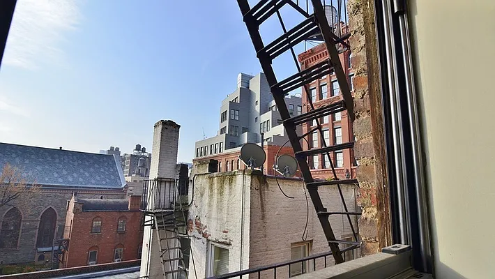 Rented by Park Property Advisors | media 14