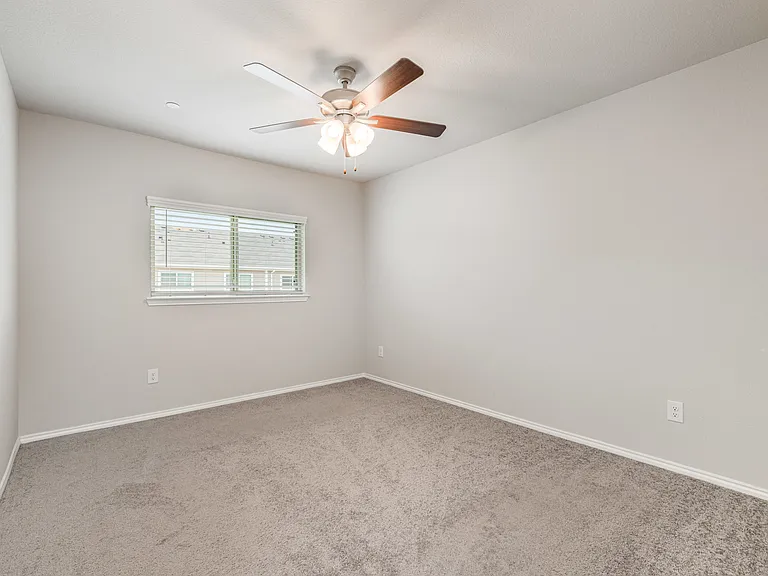 2216 Canongate Dr — Photo 3