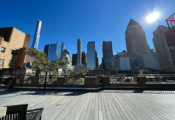 Rented by Avenues Real Estate | media 21