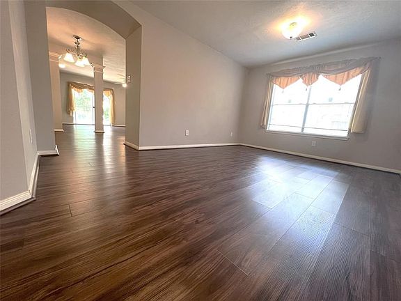 3rd image of 2503 Honey Locust Dr