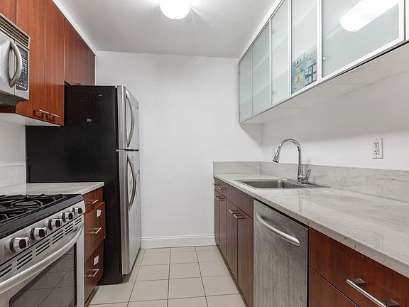 4th image of 215 E 96th St #34A