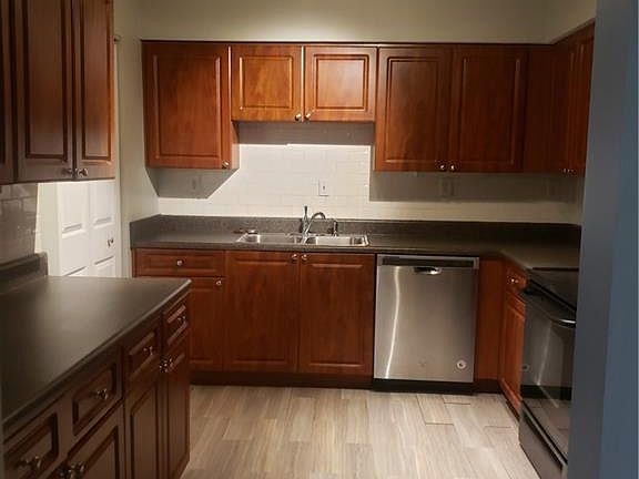 5th image of 517 Bedfort Dr