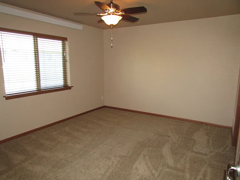 415 Sapphire Ln — Photo 6