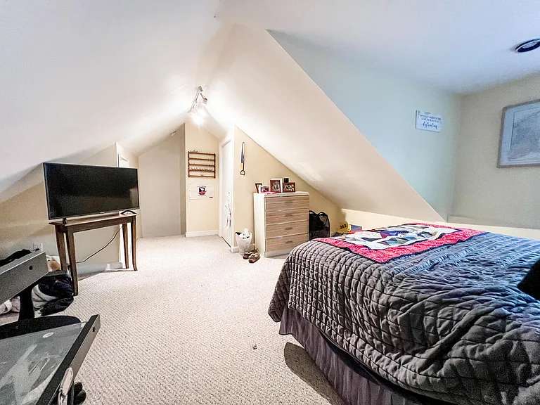452 E 8th St #2 — Photo 17