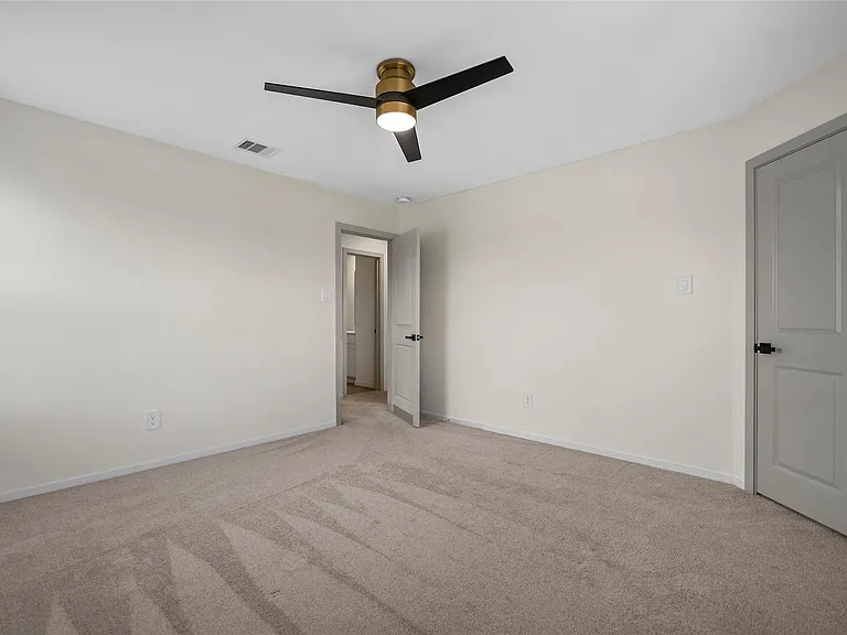 17722 Grove Hill Dr — Photo 26