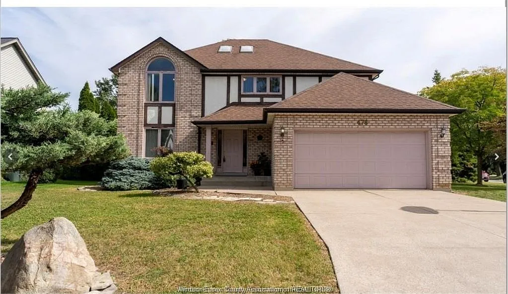 4 bed, 2.5 bath, 2500 sqft, $2,800 — Photo 1