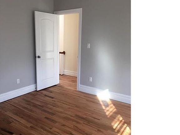 4th image of 843 Ee. 220th St