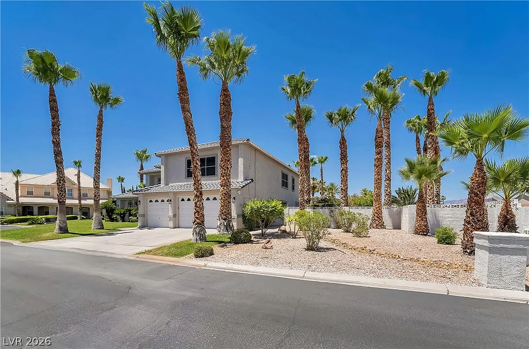 4 bed, 3.0 bath, 4463 sqft, $6,200 — Photo 4