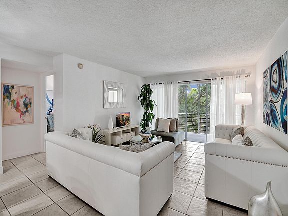 5th image of 4205 N University Drive #302