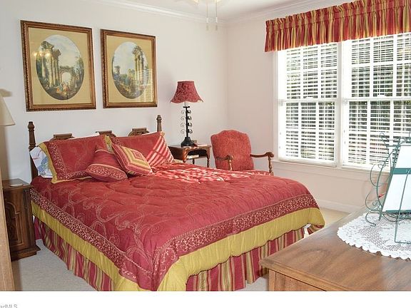 4th image of 300 Cross Vine Ln