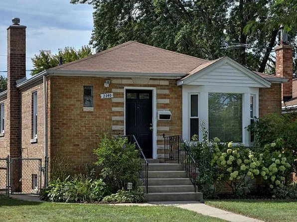 2140 Dobson St, Evanston, IL 60202