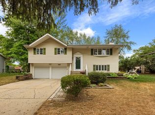 1909 W Weathersfield Way, Schaumburg, IL 60193