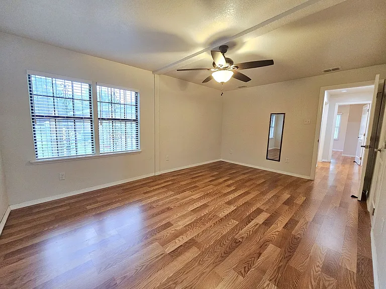 317 E Ebony St — Photo 8