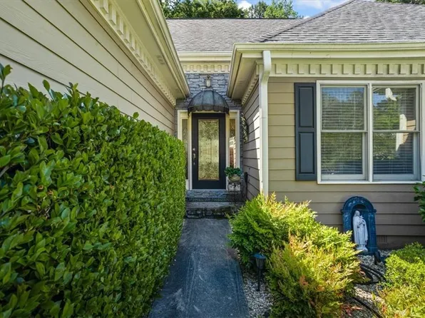 2191 Flowering Dr, Grayson, GA 30017