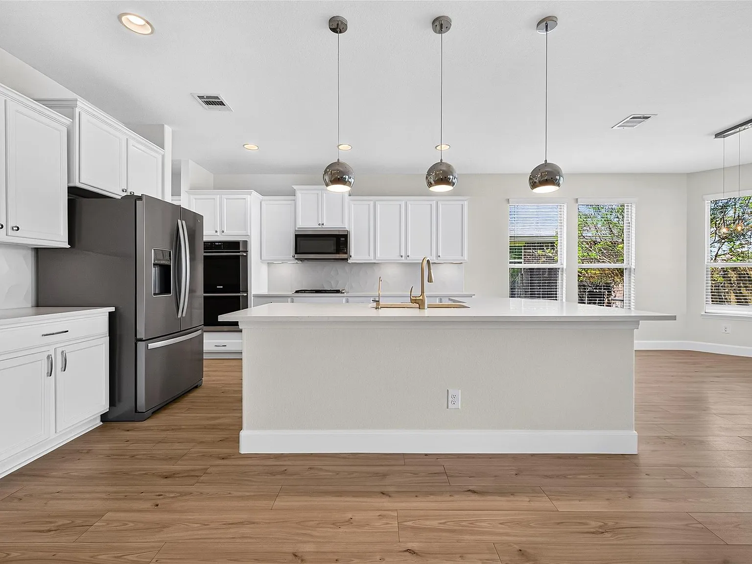 4 bed, 3.5 bath, 3411 sqft, $4,100 — Photo 4