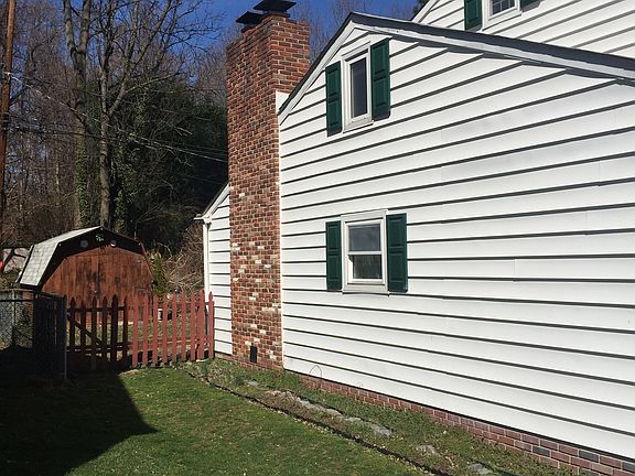 3rd image of 906 Parkside Blvd