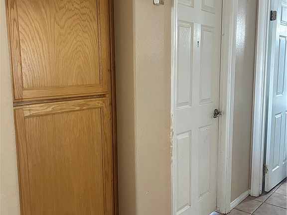 4th image of 1301 W Willow Ave