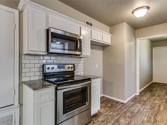 5th image of 1117 SE 12th St