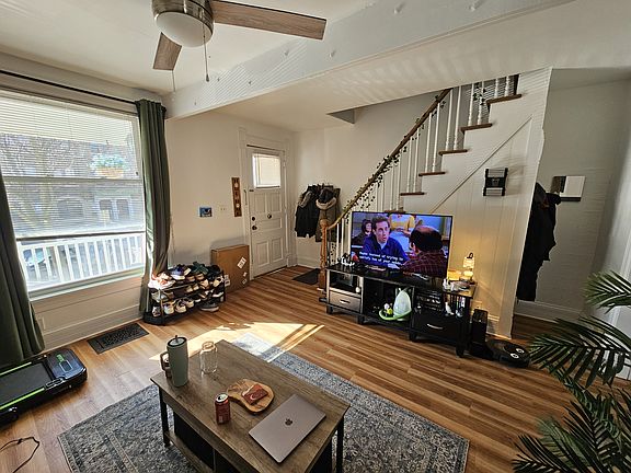 2nd image of 1618 N Franklin Pl Unit A