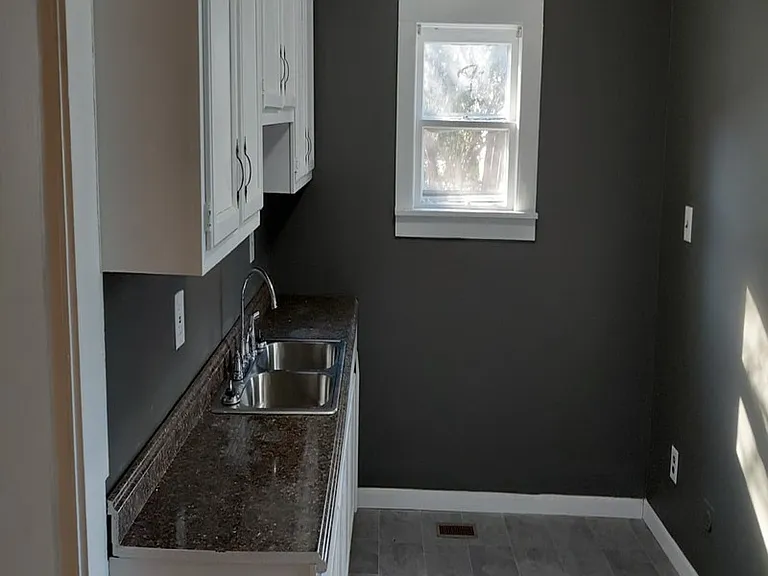 1114 E 77th St #1 — Photo 5