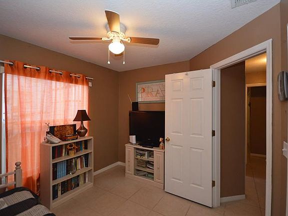 4th image of 436 Berwick Cir